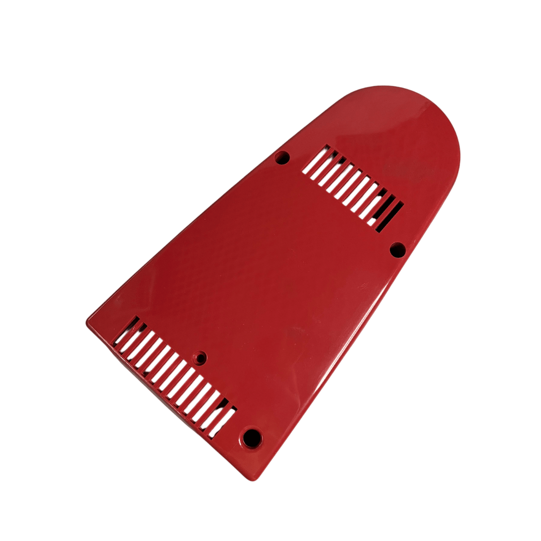 Roter Gehäusedeckel mit Lüftungsschlitzen und vier Montageöffnungen