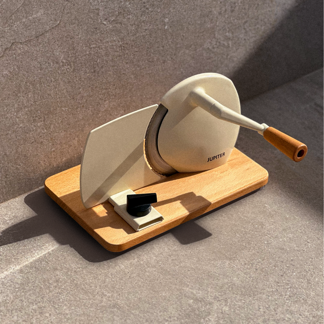 Hand-Allesschneider in beige